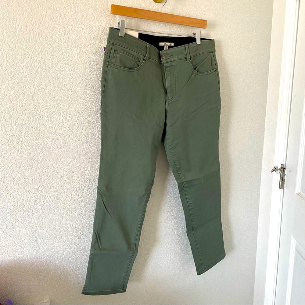 NWT G.H. Bass & Co. Skinny Olive Pants